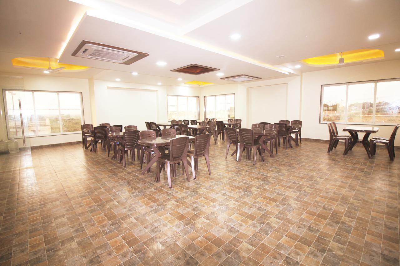 Hotel Vraj Inn Dwārka Εξωτερικό φωτογραφία